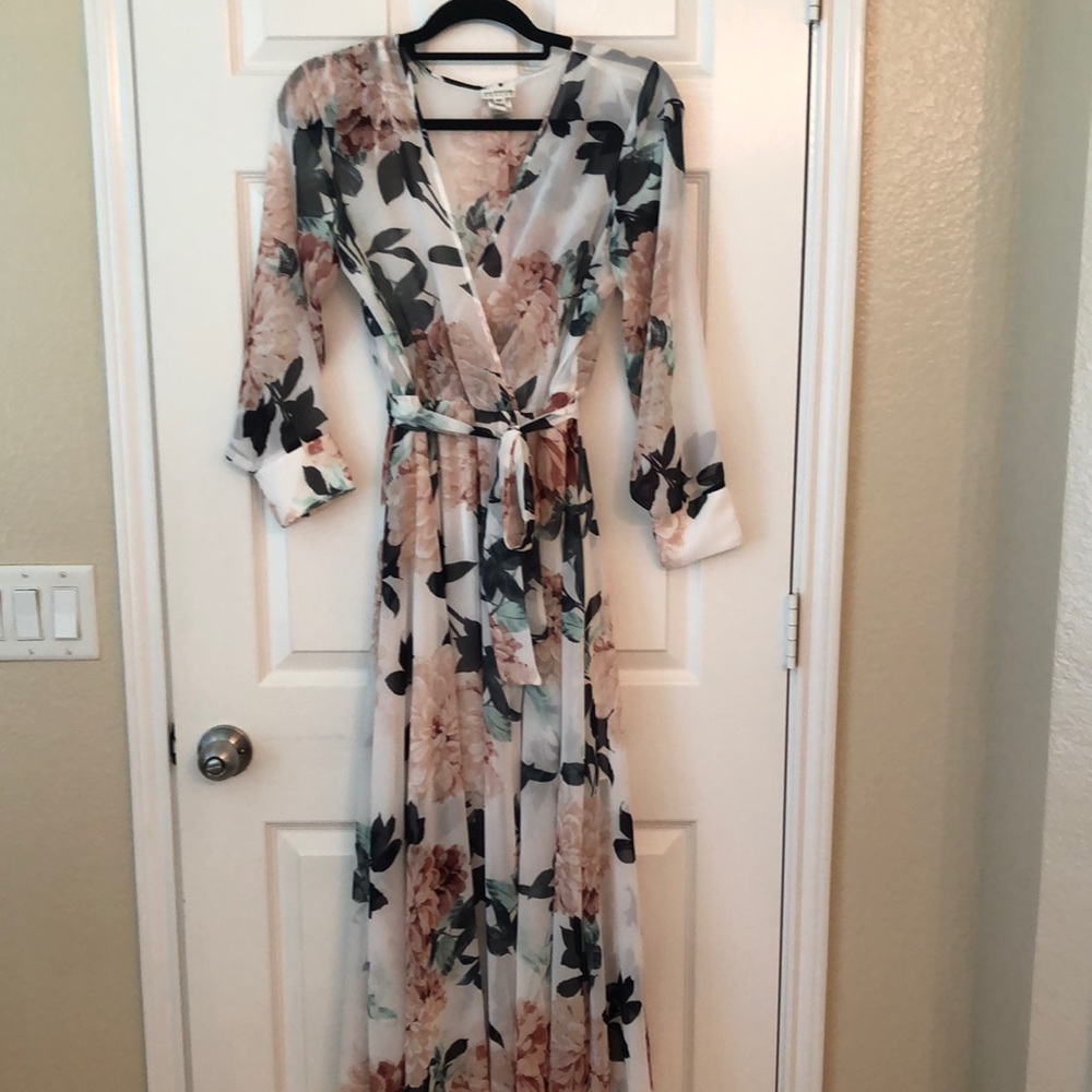 White, rose floral maxi dress. NWOT. En Focus